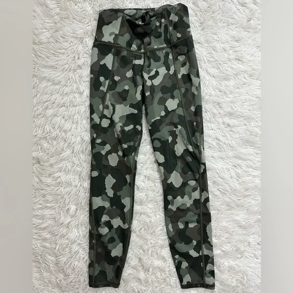 Athleta Lightning Camo 7/8 Tight Leggings in SuperSonic Green Camo Size XS - Picture 4 of 10
